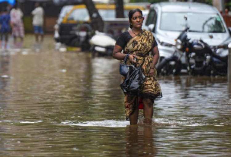 Weather Updates: देश के इन राज्यों में एक सप्ताह तक भारी बारिश का अ/लर्ट, जानें दिल्ली में कैसा रहेगा मौसम