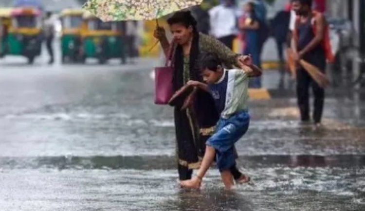 Weather Update: दिल्ली-NCR में अगले पांच दिनों तक होगी हल्की बारिश, UP-बिहार में अ/लर्ट