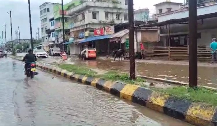 पूर्वी चंपारण में बारिश ने नगर परिषद् की खोली पोल, मॉल, बैंक और अस्पतालों में भरा पानी 