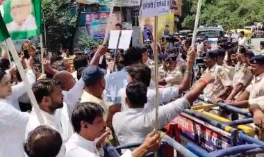बिहार में बढ़ते अप/राध के मामलों एवं गिरती कानून व्यवस्था के खिलाफ राजद का विरो/ध प्रदर्शन 