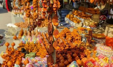 धनतेरस और दिवाली को लेकर पटना के बाज़ारो में बढ़ी रौनक, लोग कर रहे जमकर खरीदारी!