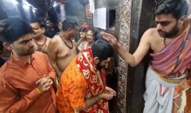 महाकाल के दरबार में सिर झुकाते दिखे अरिजीत सिंह, मंदिर से सामने आई तस्वीरों ने जीता फैंस का दिल!