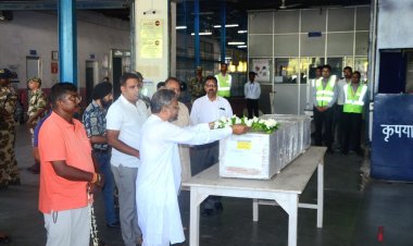 पहलगाम आतंकी हमले में मारे गए आईबी अधिकारी का पार्थिव शरीर पहुंचा रांची,  बाबूलाल मरांडी ने दी श्रद्धांजलि