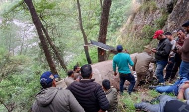 उत्तराखंड में हादसा, देहरादून से श्रद्धालुओं को लेकर गंगोत्री जा रहा हेलीकॉप्टर क्रैश; पायलट समेत 6 की मौत