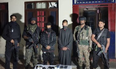Jammu Kashmir News: शोपियां में आतंकियों के दो सहयोगी गिरफ्तार, हथियार और गोला-बारूद बरामद