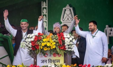 लालू यादव ने बड़े बेटे तेज प्रताप को 6 साल के लिए RJD से निकाला, परिवार से भी किया दूर