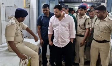 तेजस्वी यादव की सुरक्षा में बड़ी चूक, काफिले में तेज़ रफ्तार ट्रक की टक्कर: साजिश या लापरवाही?
