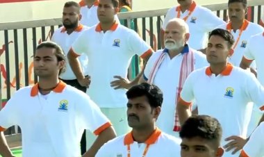 International Yoga Day 2025: विशाखापत्तनम में पीएम मोदी के साथ 3 लाख लोगों ने किया योग, कहा- 'योग से जुड़ता है विश्व