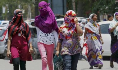 आसमान तो बादलों से भरा, पर कब बरसेगी राहत की बूंदें? उमस और गर्मी से बेहाल देश!