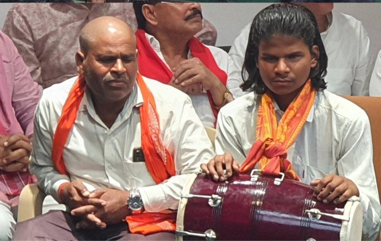 कथावाचक विवाद: CM योगी की सख्ती के बाद मुकुट मणि पर केस, जानिए ताजा अपडेट