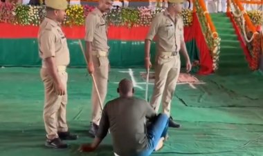 आजमगढ़ में अखिलेश यादव की सुरक्षा में सेंध: युवक मंच तक पहुंचा, सपा ने बोली ‘साजिश’