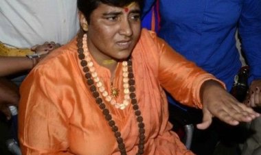 मालेगांव केस: बरी होते ही भावुक हुईं साध्वी प्रज्ञा, बोलीं– संत होते हुए भी आतंकवादी कहा गया