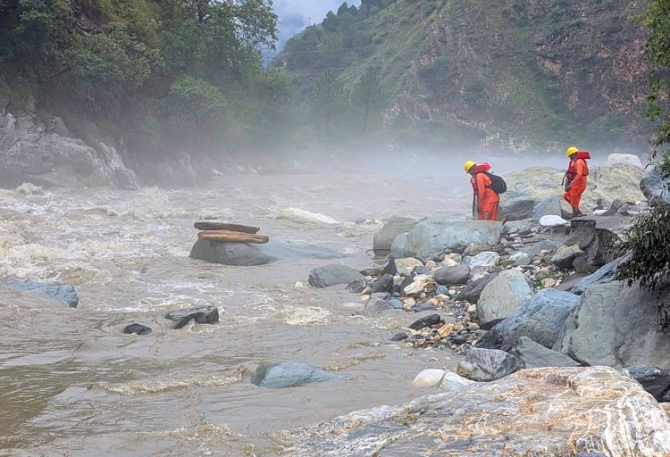 हिमाचल प्रदेश में बाढ़ और बारिश का कहर, बादल फटने से भारी तबाही; कई इलाके जलमग्न