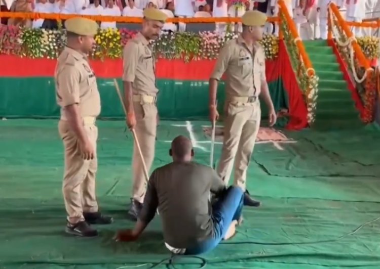 आजमगढ़ में अखिलेश यादव की सुरक्षा में सेंध: युवक मंच तक पहुंचा, सपा ने बोली ‘साजिश’