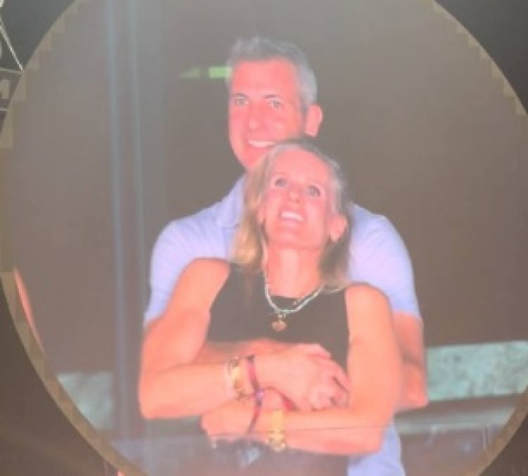 Kiss Cam पर खुल गया CEO और HR का सीक्रेट अफेयर, Viral Video ने उड़ा दी नींद