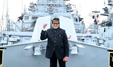 अमिताभ बच्चन ने युद्धपोत पर बिताया दिन, बोले - भारतीय सेनाओं के साहस को शब्दों में बांधना मुश्किल