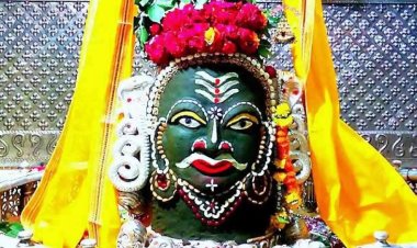 उज्जैन महाकाल मंदिर: शिवलिंग  से गिरा भांग का मुखौटा, धार्मिक और वैज्ञानिक मतों में मचा विवाद