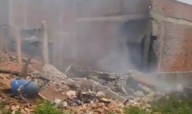लखनऊ पटाखा फैक्ट्री विस्फोट: एक ही परिवार के  4 लोगों की मौत, कई घायल; मलबे में दबे लोगों की तलाश जारी