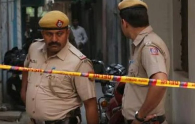 दिल्ली में ट्रिपल मर्डर: करावल नगर में पति ने पत्नी और दो मासूम बेटियों की ली जान, इलाके में हड़कंप