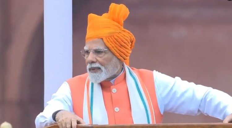 PM Modi 79th Independence Day Speech: लाल किले से पाकिस्तान को चेतावनी, अमेरिका को मैसेज और युवाओं को 1 लाख करोड़ का तोहफा