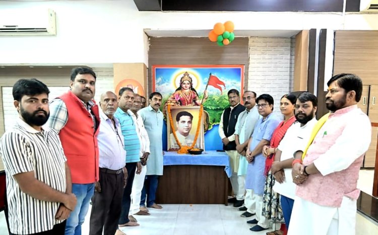 बिहार भाजपा मुख्यालय में बीपी मंडल जयंती समारोह, नेताओं ने किया नमन