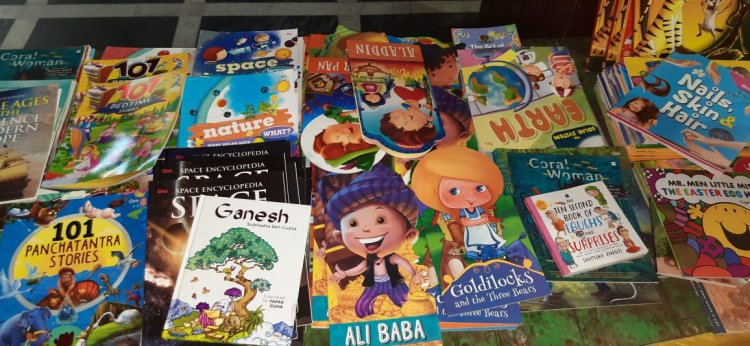 पटना में Mount Carmel High School में लगा Books Exhibition, बच्चों और पैरेंट्स ने खूब की किताबों की खरीदारी