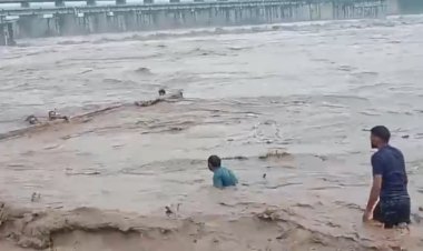 दिल्ली में यमुना का प्रकोप: खतरे के निशान से ऊपर पहुंचा जलस्तर, बस्तियों में घुसा पानी; घरों में मचा हाहाकार