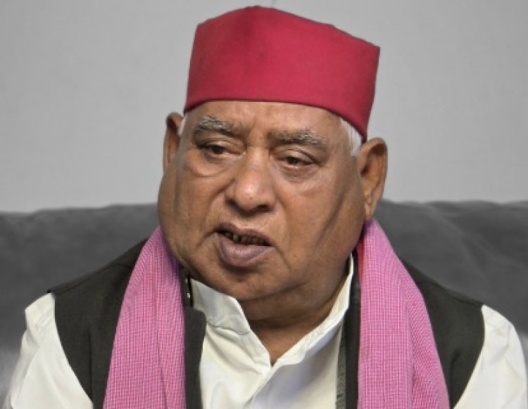 पीएम मोदी की मां पर विवादित टिप्पणी पर बोले सपा सांसद – हर हाल में होना चाहिए सम्मान