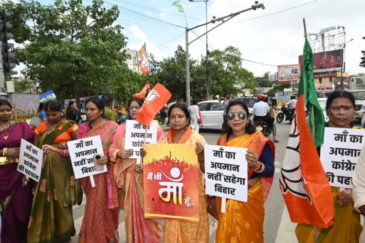 बिहार बंद: पटना की सड़कों पर आगजनी और प्रदर्शन, पीएम मोदी की दिवंगत मां पर विवादित टिप्पणी को लेकर एनडीए का हल्ला बोल