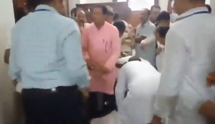 पश्चिम बंगाल विधानसभा में हंगामा: BJP-TMC में भिड़ंत, 5 विधायक सस्पेंड – ममता बनर्जी बोलीं 'बीजेपी वोट चोरों की पार्टी'
