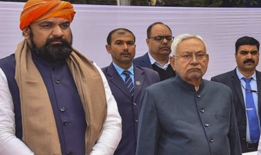 बिहार चुनाव 2025: एनडीए में सीट शेयरिंग पर अंतिम दौर की खींचतान, नीतीश और सम्राट चौधरी के बीच फंसा पेच !