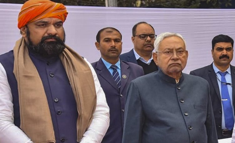 बिहार चुनाव 2025: एनडीए में सीट शेयरिंग पर अंतिम दौर की खींचतान, नीतीश और सम्राट चौधरी के बीच फंसा पेच !