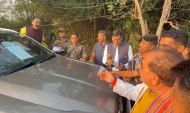 लखीसराय में मतदान के बीच हंगामा! डिप्टी सीएम विजय सिन्हा बोले – RJD एमएलसी अजय सिंह शराब पीकर कर रहे गुंडई