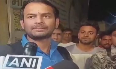महुआ में सियासी घमासान: तेज प्रताप यादव आधी रात स्ट्रॉन्ग रूम पहुंचे, बोले—‘व्यवस्था बिल्कुल ठीक’