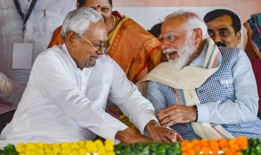 बिहार 2025: नीतीश–मोदी की जोड़ी फिर चमकी — NDA की ऐतिहासिक बढ़त पर जश्न, दिल्ली में PM मोदी का भाषण