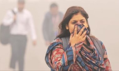 दिल्ली की हवा ‘जहर’ बन चुकी है: AQI 400 पार, सांस लेना हुआ मुश्किल — सर्दी शुरू और स्मॉग का कहर तेज