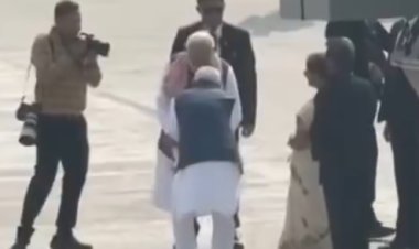 PM मोदी-नीतीश मुलाक़ात का भावुक पल: शपथ ग्रहण के बाद फिर चर्चा में आए ‘चरण स्पर्श’ वाले दृश्य