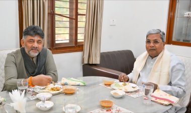 कर्नाटक का नाटक ख़त्म! सिद्धरमैया–शिवकुमार के बीच ब्रेकफास्ट मीटिंग, कहा- गुटबाजी नहीं, हाईकमान करेगा अंतिम फैसला