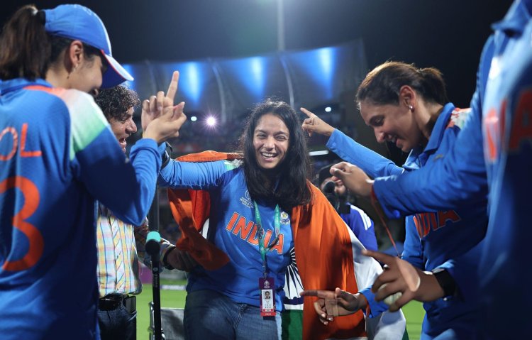 चोट के बावजूद टीम के जश्न में शामिल हुईं प्रतिका रावल, कहा – ये जीत मेरे दिल के बहुत करीब है