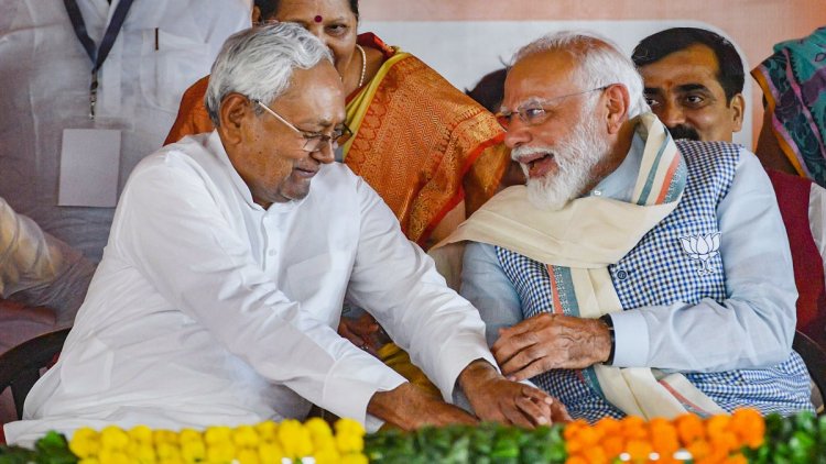 बिहार 2025: नीतीश–मोदी की जोड़ी फिर चमकी — NDA की ऐतिहासिक बढ़त पर जश्न, दिल्ली में PM मोदी का भाषण