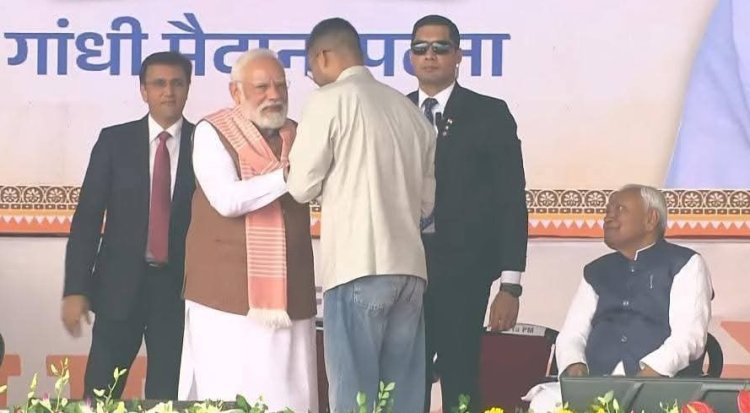 बिहार के 'वायरल मंत्री’ दीपक प्रकाश: सादगी से मिली पहचान, बेबाक जवाबों ने बनाया सोशल मीडिया का चहीता चेहरा