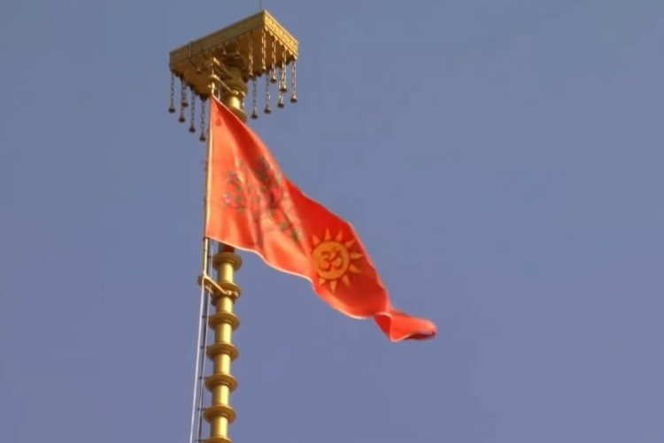 अयोध्या में ऐतिहासिक क्षण: PM मोदी और RSS प्रमुख मोहन भागवत ने श्रीराम जन्मभूमि मंदिर के शिखर पर फहराया ध्वज
