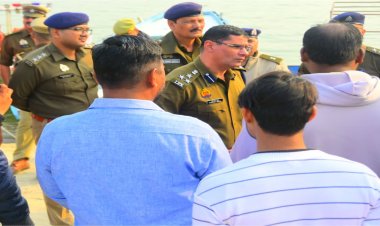 नए साल से पहले वाराणसी के घाटों पर बढ़ी भीड़ को लेकर पुलिस अलर्ट, श्रद्धालुओं की सुरक्षा सर्वोपरि