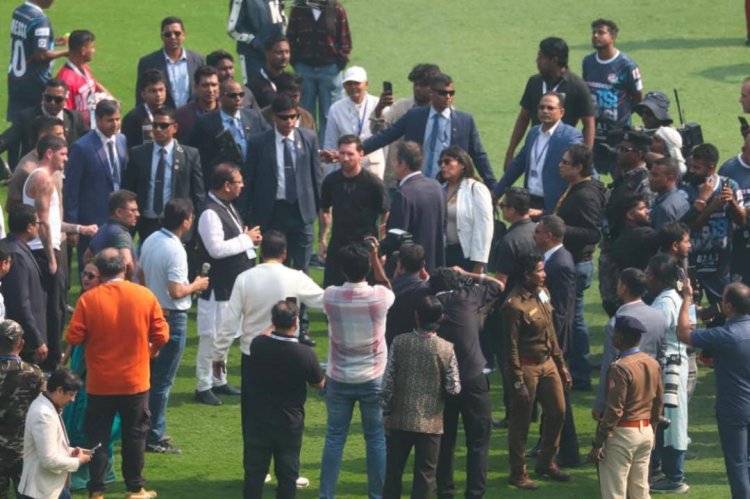 Messi Kolkata Chaos: साल्ट लेक स्टेडियम में लियोनेल मेस्सी का कार्यक्रम बदला अफरा-तफरी में, आयोजक हिरासत में, ममता बनर्जी ने मांगी माफी