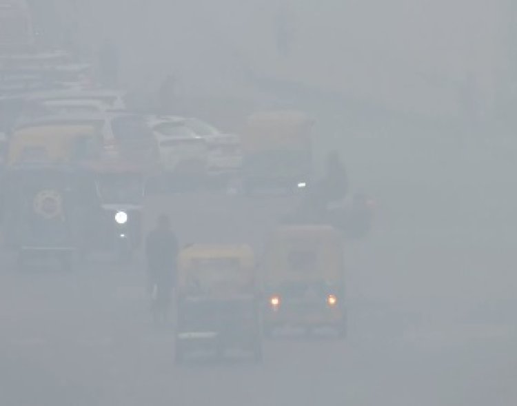 दिल्ली की हवा बनी जानलेवा, AQI 400 पार होते ही लागू हुआ GRAP-4 का सख्त एक्शन