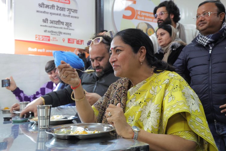 Atal Canteen Delhi: अटल जी की जयंती पर दिल्ली में 5 रुपये की थाली, 100 अटल कैंटीन का सपना जमीन पर उतरा