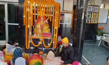 लोहिया नगर माउंट कार्मेल स्कूल में सरस्वती पूजा पर सजी ज्ञान की आराधना