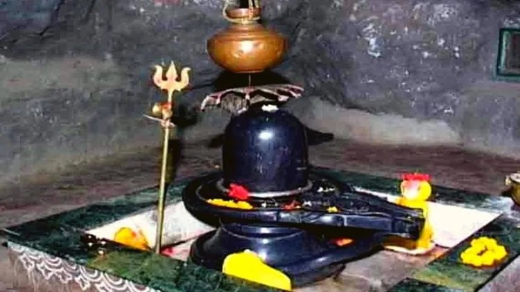 सोमवार को शिवलिंग पूजा का महत्व: जानें भोलेनाथ को प्रसन्न करने की सही विधि