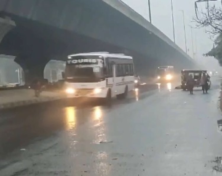 दिल्ली में सुबह-सुबह बदला मौसम का मिजाज, बारिश और ठंडी हवाओं ने बढ़ाई सर्दी