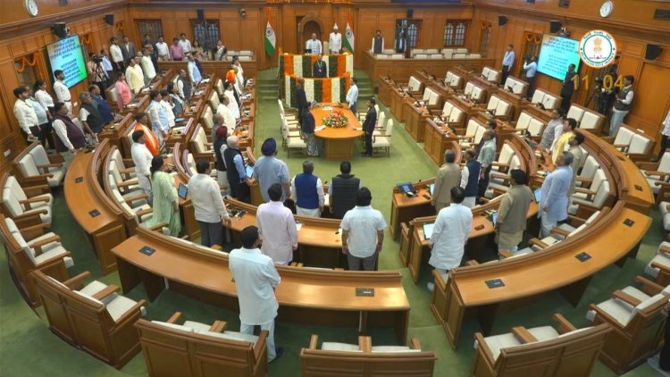 दिल्ली सदन में ‘बेटियों’ पर बयान से बवाल, सियासत गरमाई
